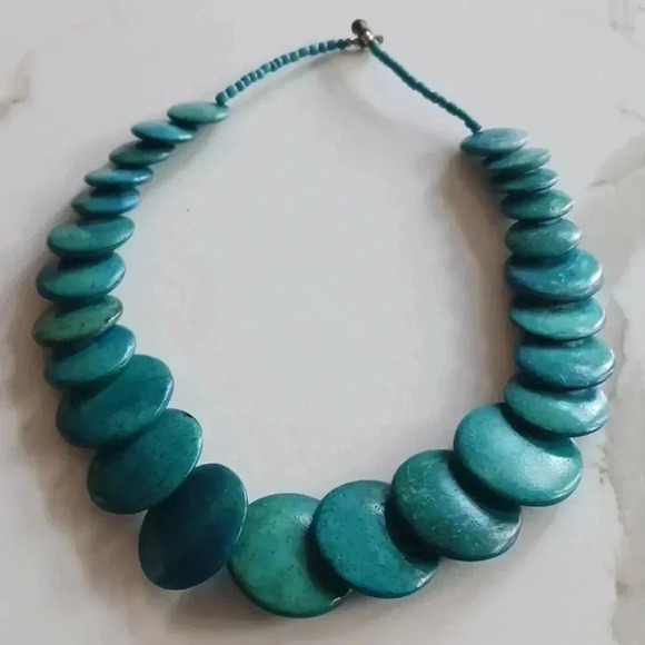 Turquoise colored disc necklace with matching earrings - Picture 1 of 3